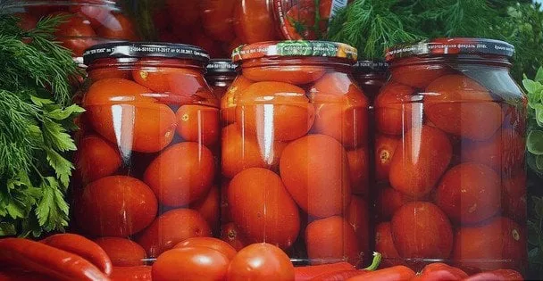 Мариновані помідори на зиму: 3 найсмачніші рецепти без складнощів