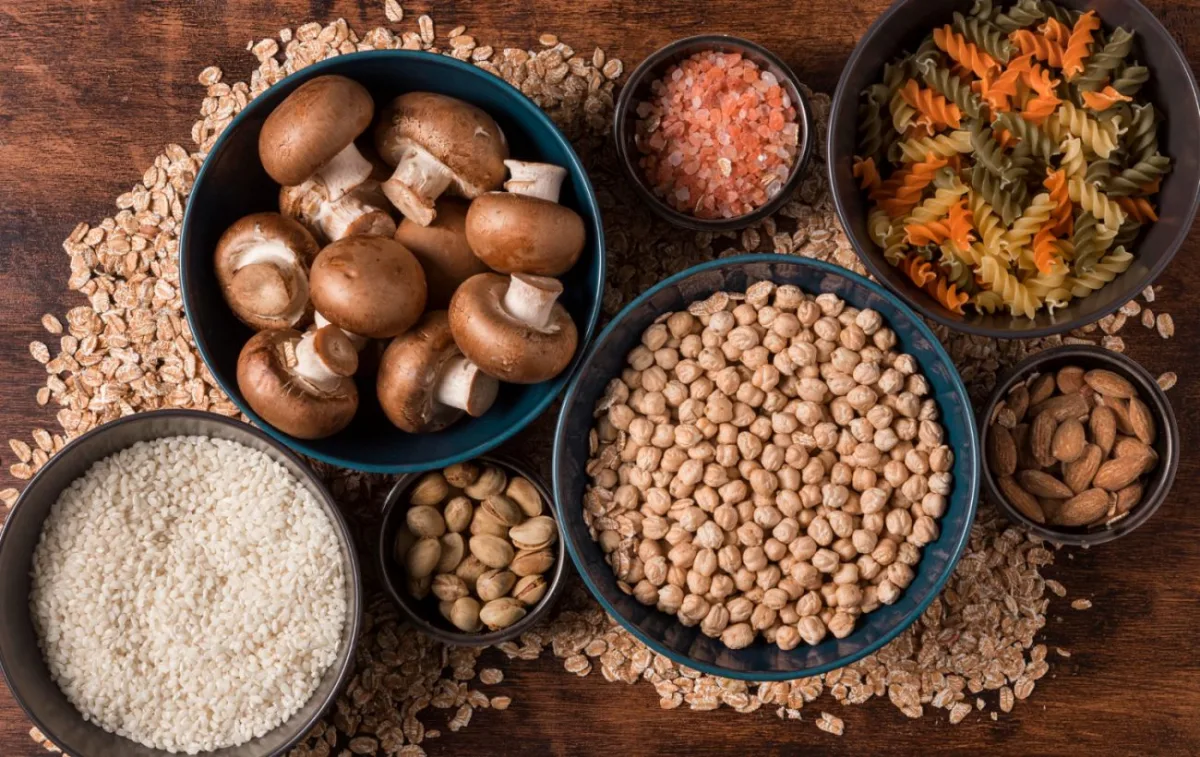 5 продуктів, які небезпечно їсти сирими: поради лікарів