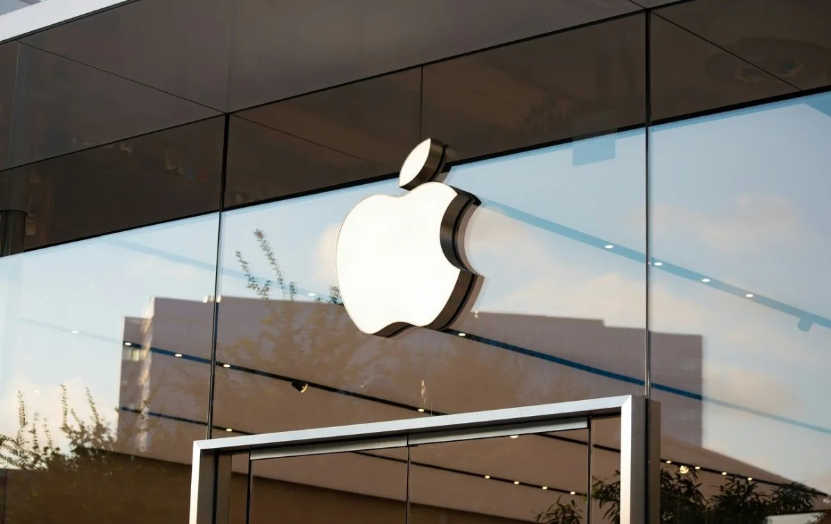 Apple тестує китайські чипи DRAM: скандал та стратегія