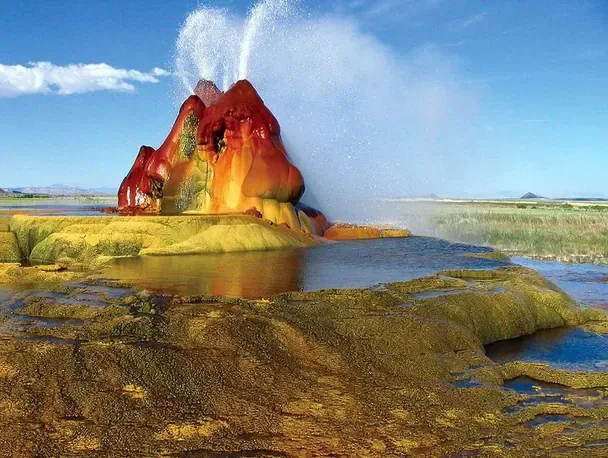 Fly Geyser: як людська помилка створила іншопланетний пейзаж у пустелі