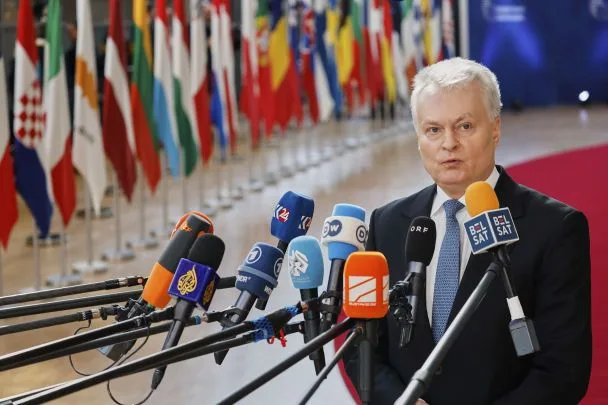 Президент Литви виголосив промову українською на святкуванні Дня прапора
