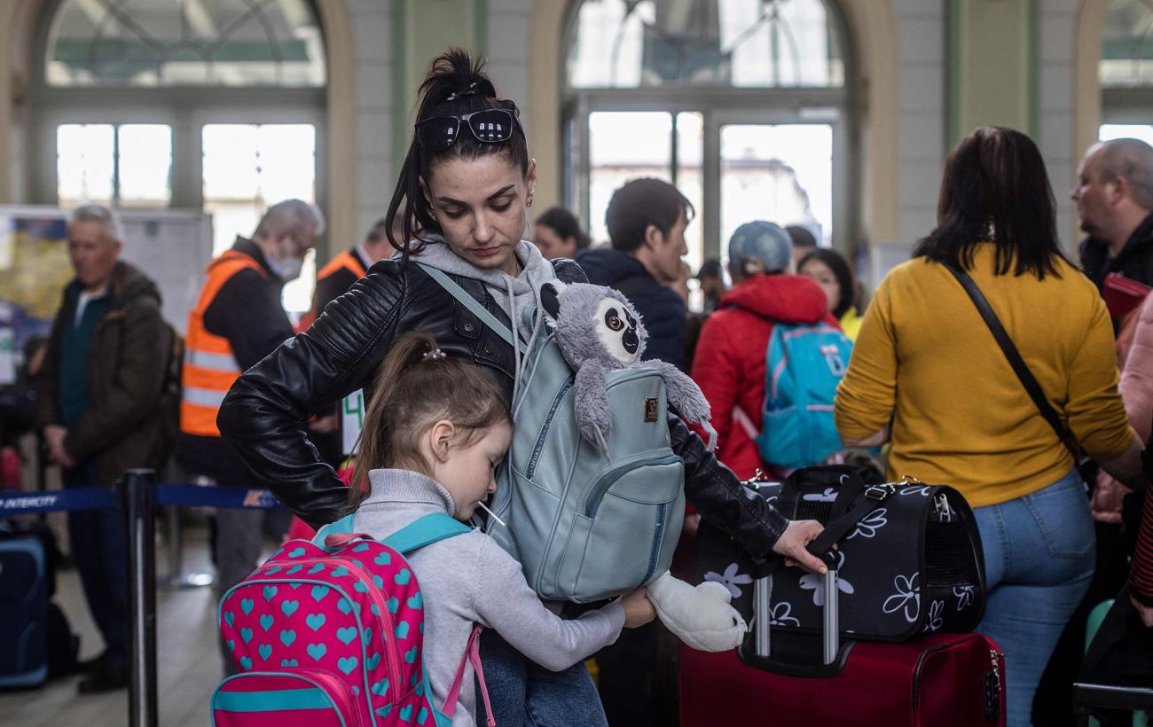 Не тільки патріотизм: чому українці відмовляються від виїзду за кордон